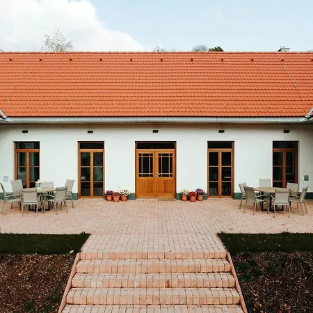 Glashütte Kisújbánya Vadászház Alpesi faház Hosszúhetény