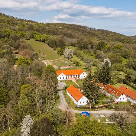 Glashütte Kisújbánya Vadászház * Hosszúhetény