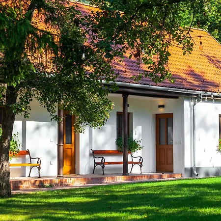 Glashütte Kisújbánya Vadászház Alpesi faház Hosszúhetény